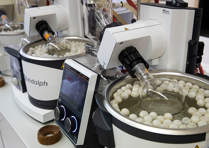 Service Laboratory of Persistent Organic Pollutans